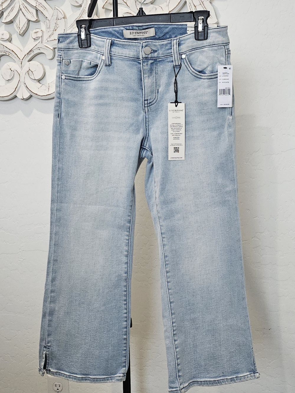 Liverpool Light Wash Wide-Leg Flare Cropped Jeans Women's Sz 2/26 NWT - Picture 2 of 10